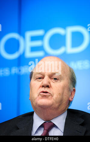 Brüssel, Bxl, Belgien. 17. Februar 2014. Irische Finanzminister Michael Noonan während einer OECD-Sitzung am '' der Euro-Zone am Scheideweg: Politik für Wachstum, Beschäftigung und Wettbewerbsfähigkeit '' EU-Hauptquartier in Brüssel auf 17.02.2014 von Wiktor Dabkowski Credit: Wiktor Dabkowski/ZUMAPRESS.com/Alamy Live News Stockfoto