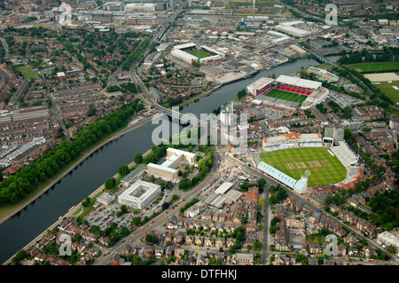 Luftaufnahme des Flusses Trent und West Bridgford, Nottingham, Nottinghamshire UK Stockfoto