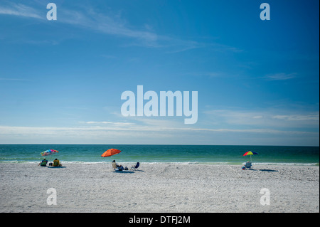 USA Florida Sarasota FL Lido Key Beach Sonnenbaden warmen Sonnentag Stockfoto