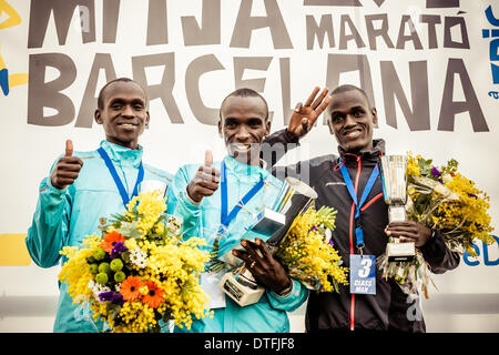 Barcelona, Spanien. 16. Februar 2014.  : Drei Langstrecken Läufer aus Kenia - Leban Mutai, Eliud Kipchoge und Peter Emase - gewinnen die 24. Ausgabe der Barcelonas Halbmarathon © Matthi/Alamy Live News Bildnachweis: Matthi/Alamy Live-Nachrichten Stockfoto