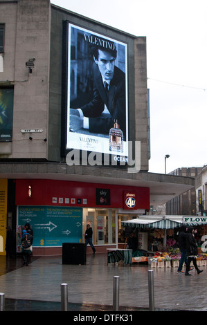 Ein Ozean beleuchtete Werbetafel, Stadtzentrum von Birmingham, UK Stockfoto