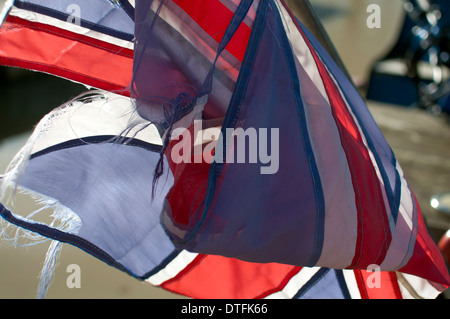 Eine zerrissene Union Jack-Flagge Stockfoto
