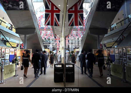 Ascot, Vereinigtes Königreich, innen der Hauptbühne der Rennbahn Stockfoto