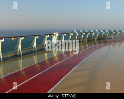 Die Laufstrecke auf Royal Caribbean Unabhängigkeit der Meere in den frühen Morgenstunden Stockfoto