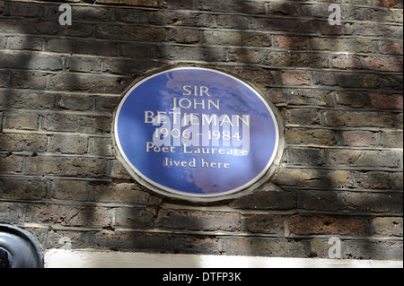 Blaue Pest von Sir John Betjeman auf Display, London, England, Vereinigtes Königreich. Stockfoto