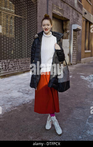 Ashley Garner posiert auf der Straße während der New York Fashion Week - 7. Februar 2014 - Foto: Start-und Landebahn Manhattan/Thomas B. Ling/Picture Alliance Stockfoto