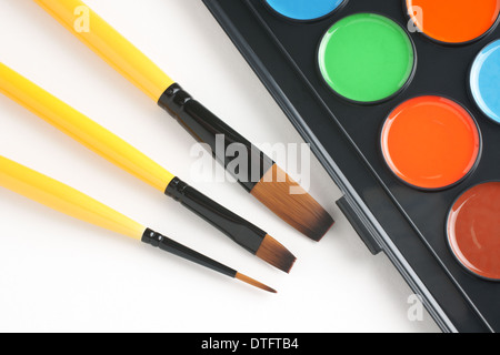 Pinsel und Wasserfarben Farbe Stockfoto