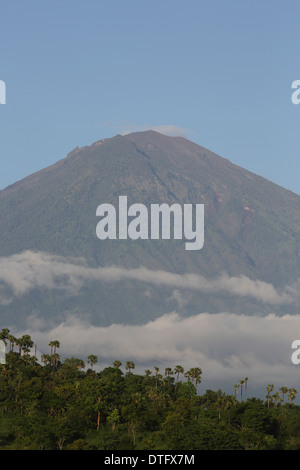 Mount Agung ein aktiver Vulkan und der höchste Punkt in Bali Stockfoto