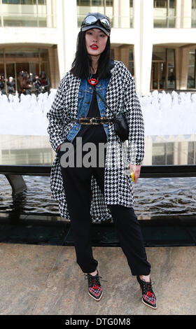 Chen Yu Ankunft bei der Herve Leger-Modenschau in New York City - 8. Februar 2014 - Foto: Start-und Landebahn Manhattan/Charles Eshelman/Picture Alliance Stockfoto