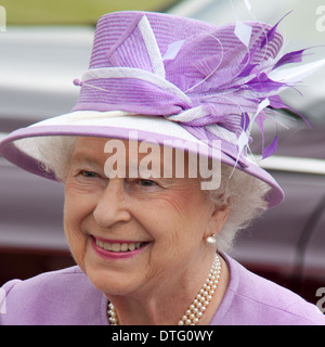 Queen Elizabeth II. Besuch des National Memorial Arboretum Staffordshire.England Stockfoto