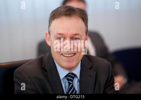 Berlin, Deutschland. 17. Februar 2014. SPD-Partei-Führungskräfte-Treffen am Willy-Brandt-Haus in Berlin. / Bild: Thomas Oppermann (SPD), Lider der SPD-Bundestagsfraktion. Bildnachweis: Reynaldo Paganelli/NurPhoto/ZUMAPRESS.com/Alamy Live-Nachrichten Stockfoto