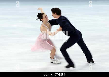 Tessa Virtue und Scott Moir aus Kanada führen in Sotschi 2014 Olympischen Spielen in Sotschi, Russland, während die Figur im Eiskunstlauf Ice Dance Kür im Palazzo Eisberg Skating 17. Februar 2014. Foto: Christian Charisius/dpa Stockfoto