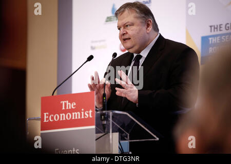 Thessaloniki, Griechenland. 17. Februar 2014. Stellvertretender Ministerpräsident und Minister für auswärtige Angelegenheiten Evangelos Venizelos hält Rede bei einer Konferenz, organisiert von The Economist unter dem Titel "das Meer Europas: routing der Karte für wirtschaftliches Wachstum". Bildnachweis: Konstantinos Tsakalidis/Alamy Live-Nachrichten Stockfoto