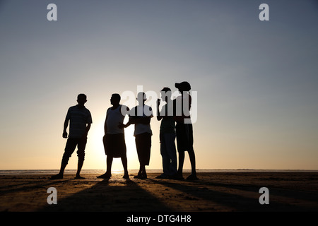 Menschen Silhouette Pazifikküste Strand Sonnenuntergang, Mechapa Nicaragua Stockfoto