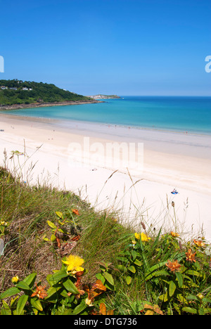 Die einsamen Strand Carbis Bay in der Nähe von St.Ives in Cornwall, Großbritannien Stockfoto