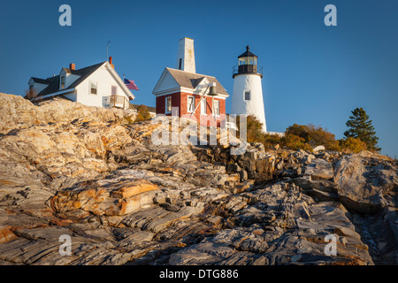 Rock-Rillen unten Pemaquid Point Lighthouse in der Nähe von Bristol, Maine, USA Stockfoto