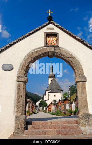 Kirche St. Fabian und St. Sebastian und Friedhof, Ramsau, Berchtesgadener Land, Bayern, Deutschland Stockfoto