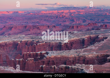 Denkmal-Becken von Grand View übersehen bei Sonnenuntergang, Canyonlands National Park, Utah. Stockfoto