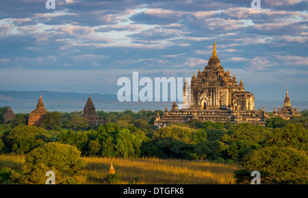 Blick auf den Thatbyinnyu Tempel in Bagan, Myanmar (Burma) Stockfoto