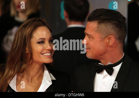 London, UK. 16. Februar 2014.  Angelina Jolie und Brad Pitt bei der BAFTA-2014-Preisverleihung, am Royal Opera House in London statt. Bildnachweis: Paul Marriott/Alamy Live-Nachrichten Stockfoto