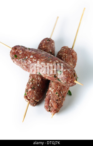 Rohe libanesischen Lamm Kofta Spieße von oben Stockfoto