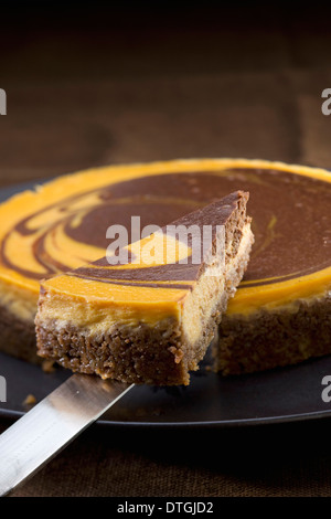 Schokolade und Kürbis Marmor Käsekuchen Stockfoto