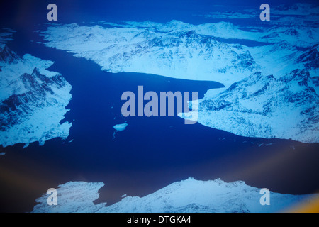 Grönland-Fjorde und Berge mit Schnee Stockfoto