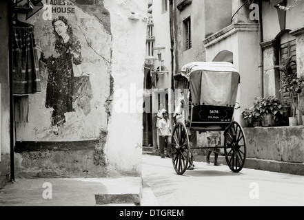 Rikscha in Kolkata Kalkutta in Westbengalen in Indien in Südasien. Transport Leben Lifestyle Kultur Gasse Gasse Reisen Stockfoto