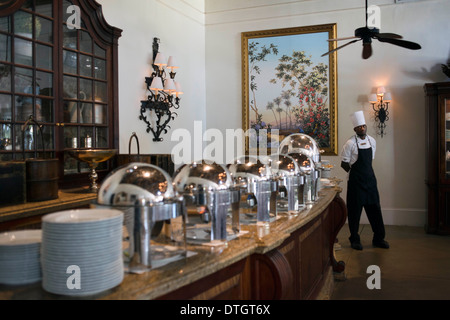 Royal Livingstone Hotel Restaurant. Das Essen ist lecker im Royal Livingstone und High Tea ist ein echter Leckerbissen (siehe unten). Stockfoto