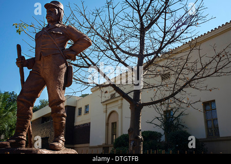 Dr. Livingstone A Skulptur außerhalb des Museums.  Das Livingstone-Museum befindet sich im Herzen der Stadt Livingstone. Stockfoto