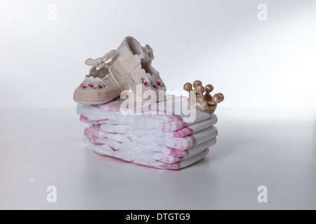 Babyschuhe, Baby Schuhe Baby, Ballett, Bär, Geburt, Geburtstag, Booties, geborene junge, Karte, Krone, Windeln, Traum, England, Familie Stockfoto