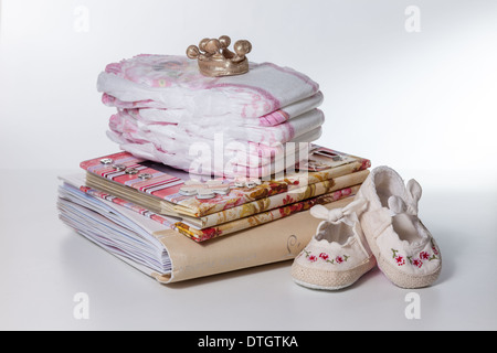 Babyschuhe, Baby Schuhe Baby, Ballett, Bär, Geburt, Geburtstag, Booties, geborene junge, Karte, Krone, Windeln, Traum, England, Familie Stockfoto