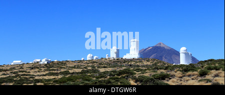 Kanarischen Inseln - Teneriffa - Observatorium im Hintergrund: Pico del Teide Stockfoto
