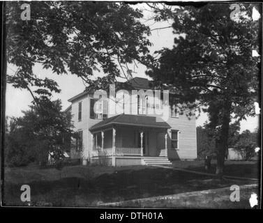 Ein Foto des Phi Delta Theta-Hauses an der Miami University in Oxford, Ohio. Das Bild zeigt die historische Studentenwohnung, die mit der langen Geschichte der Bruderschaft an der Universität verbunden ist. Stockfoto