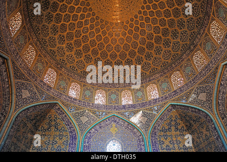 Gewölbte Halle Lotfollah Moschee, Isfahan, Provinz Isfahan, Persien, Iran Stockfoto