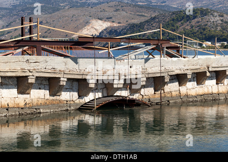 Drapano Brücke Argostoli Kefalonia. Wartung und Reparatur Stockfoto