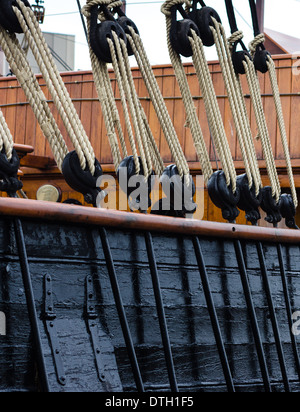 Gesicherten Seilen und Tauwerk RSS Discovery Dundee Polarforschung Schiff Stockfoto