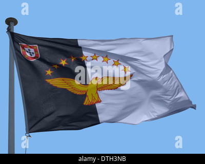 Flagge des Azoren-Archipels, eine Gruppe von vulkanischen Inseln mitten im Nordatlantik (Portugal) Stockfoto