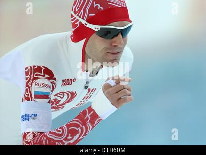 Sotschi, Russland. 18. Februar 2014. Yevgeny Seryayev Russlands konkurriert in der Männer 10000 m Eisschnelllauf Veranstaltung in der Adler-Arena auf der 2014 Olympischen Spiele in Sotschi, Sotschi, Russland, 18. Februar 2014. Foto: Christian Charisius/Dpa/Alamy Live News Stockfoto