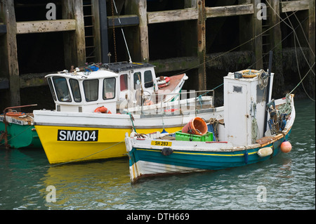 Angelboote/Fischerboote vertäut im Hafen von Scarborough North Yorkshire England UK Stockfoto