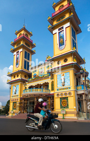 Motorrad bei Cao Dai Tempel in Tay Ninh, Vietnam Stockfoto