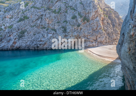 Torrent de Pareis Mund und Strand am frühen Morgen. Nordwestlichen Küste von Mallorca. Balearen, Spanien Stockfoto