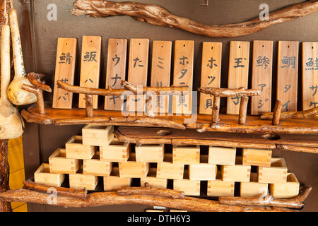 hölzerne Segen Display, Innenausbau von Itsukis Japanese Restaurant, Goleta, Kalifornien Stockfoto