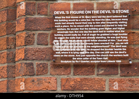 Inschrift Platte Devils Figur St. Mary's-Kirche-Marienkirche-Lübeck-Deutschland Stockfoto