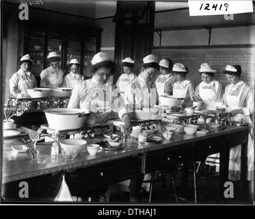 Ohio State Normal College Hauswirtschaft Klasse in der Küche Klassenzimmer 1913 Stockfoto