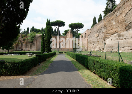 Blick nach Nordosten Bibliothek mit Nischen für Buch Bände Ecke Treppe an Bäder Caracalla Rom Italien Thermen Stockfoto