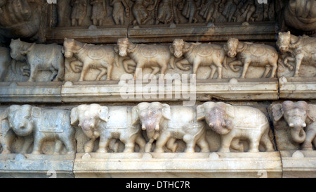 Marmor-schnitzen, Shri Jagat Shiromani Ji oder Siromaniji Tempel/Mandir, Vishnu/Krishna, Amber, nr Jaipur, Rajasthan, Indien Stockfoto