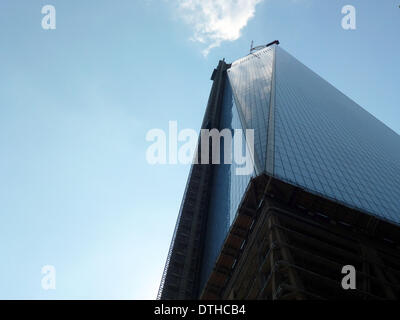 New York City, USA. 20. August 2013. Das One World Trade Center ist Bild in New York City, USA, 20. August 2013. Die Wolkenkratzer ist seit 2006 am Ground Zero, den Standort des zerstörten World Trade Centers gebaut. Das neue Gebäude wird das höchste Gebäude der USA mit 541,3 Meter sein. Foto: Alexandra Schuler/Dpa/Alamy Live News Stockfoto