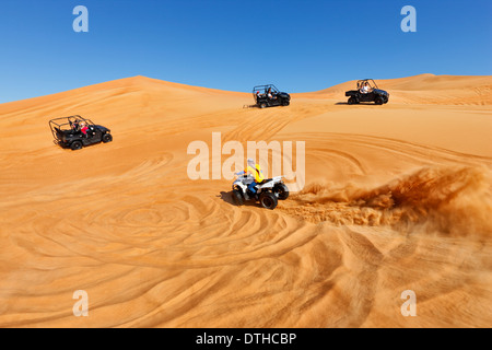 Quad in Dubai Wüste fahren Stockfoto