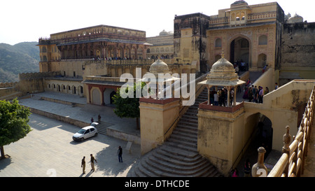 Südende der Ehrenhof (Jaleb Chowk), Amber Fort nr Jaipur, Rajasthan, Indien Stockfoto